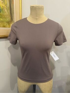 Spanx Smoothing Short-Sleeve Crewneck Tee in Smoke Size Medium